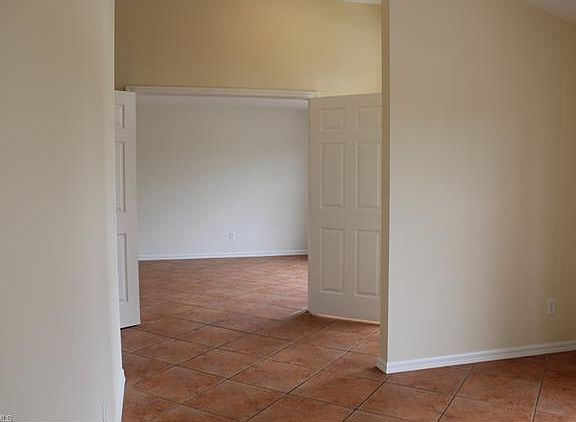3rd image of 2128 NE 25th Ter