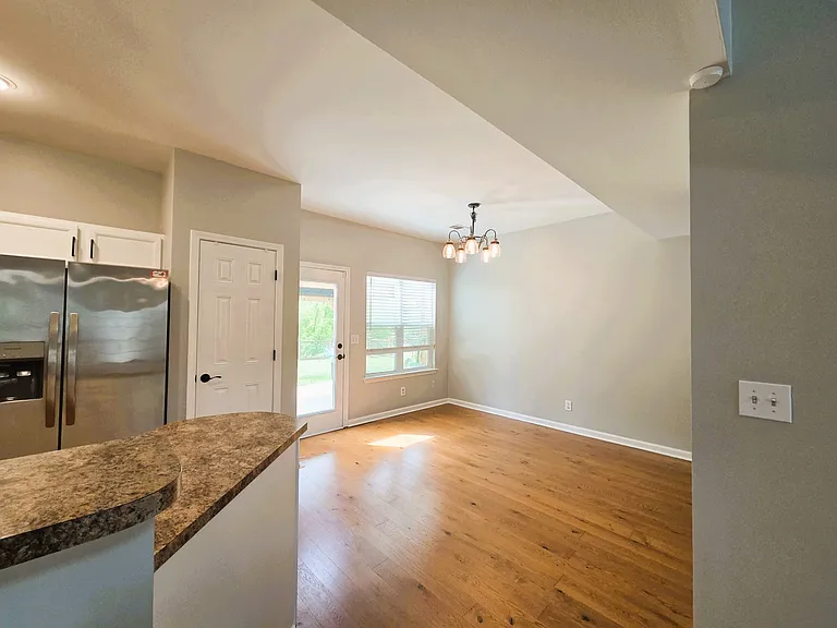 4213 Longfellow Dr — Photo 10