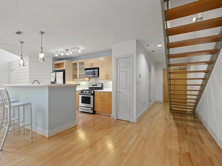 790 North Ave NE #108 — Photo 2