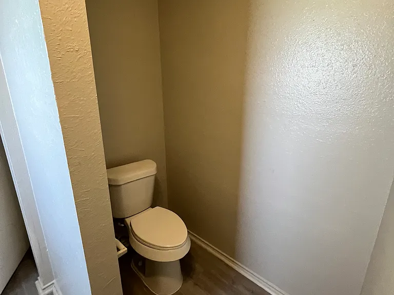 1048 Oregon Ave #B — Photo 15