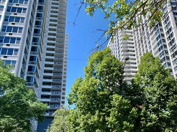4250 N Marine Dr APT 828, Chicago, IL 60613