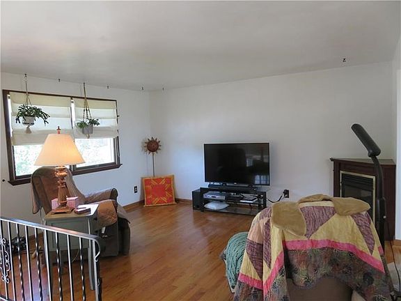 2nd image of 3000 Greenridge Dr