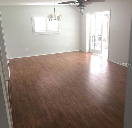 3rd image of 5144 Poinsetta Ave