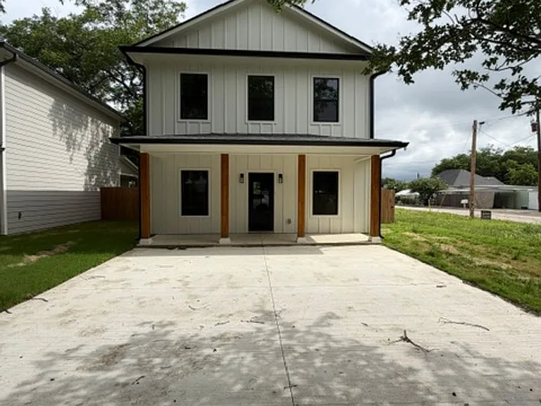 301 Live Oak St — Photo 19