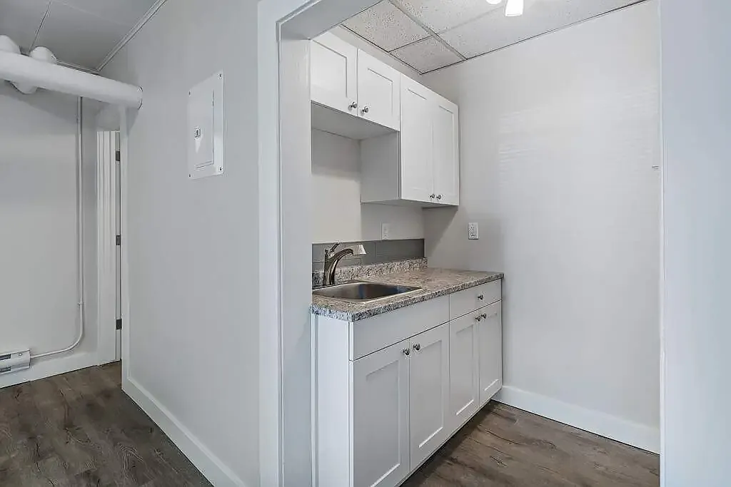 Granville Apartments — Photo 4