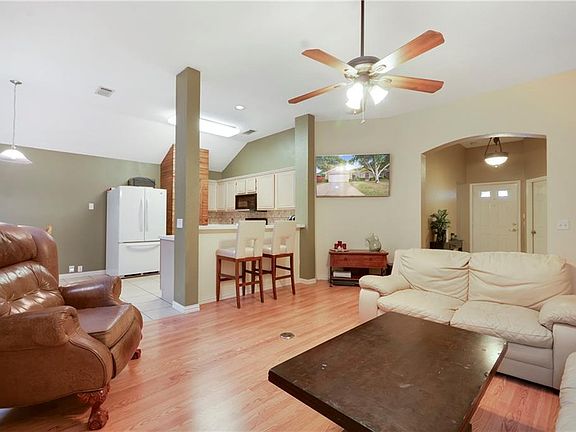 4th image of 1010 Dove Dr