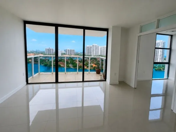 3675 N Country Club Dr, Aventura, FL