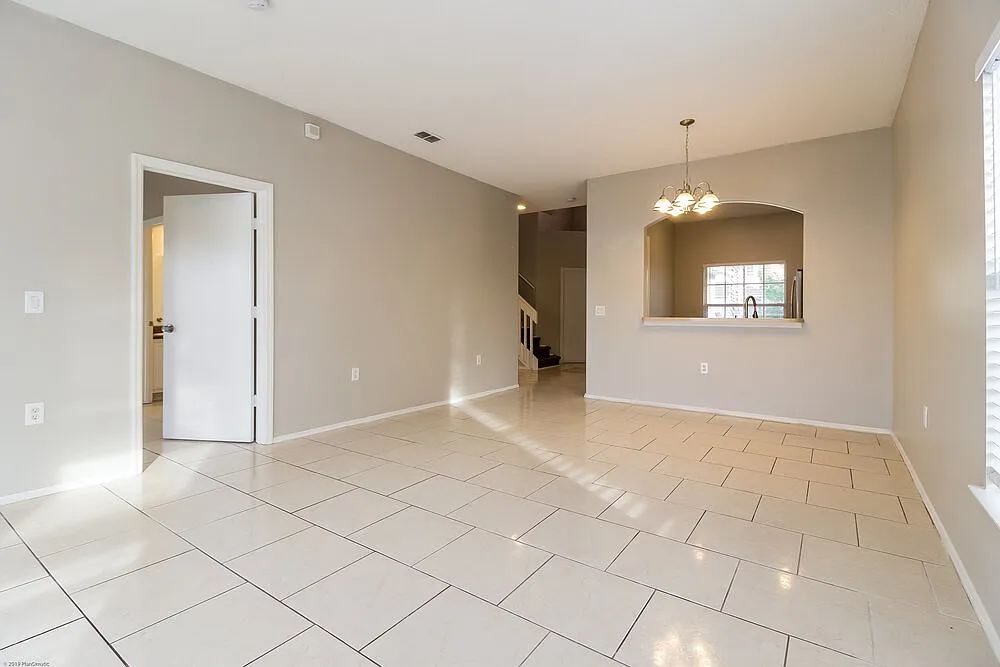 4 bed, 2.5 bath, 1941 sqft, $2,745 — Photo 4