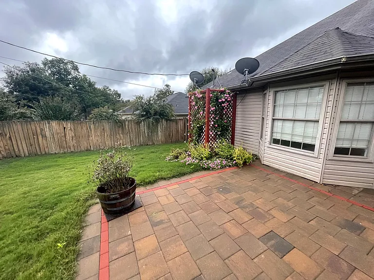 1717 Point West Dr — Photo 46
