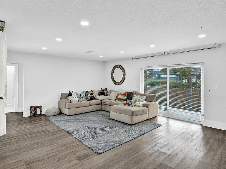 343 Layne Blvd — Photo 15