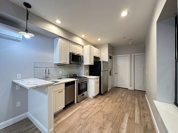 4th image of 45-47-49 Clifton Pl #2D