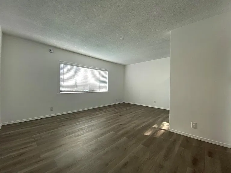 241 4th Ave #5 — Photo 2