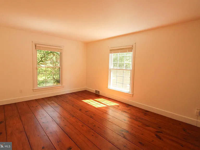 11 Hickory Ln — Photo 8