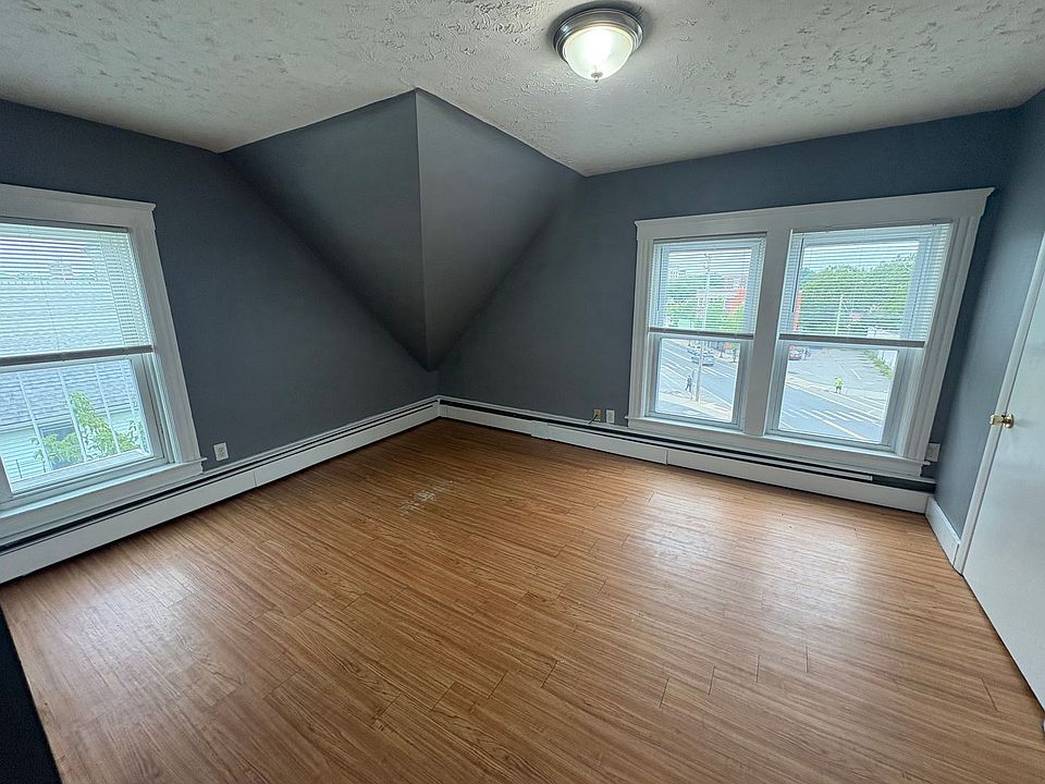 2nd image of 17-19 Hamlet Ave #6