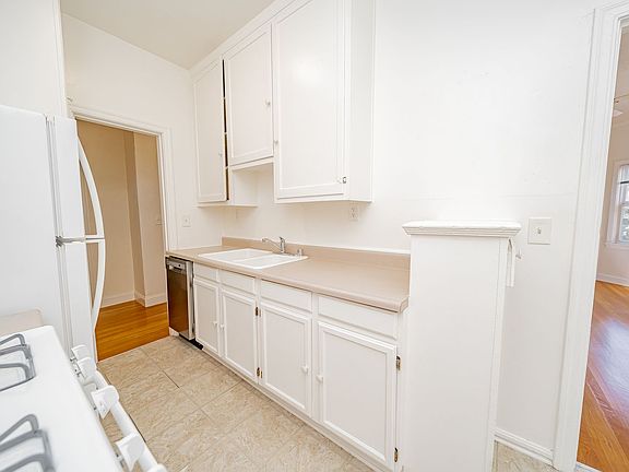 5th image of 5527 Shattuck Ave APT 300