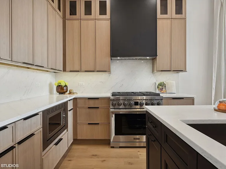 3739 N Clifton Ave #2 — Photo 3