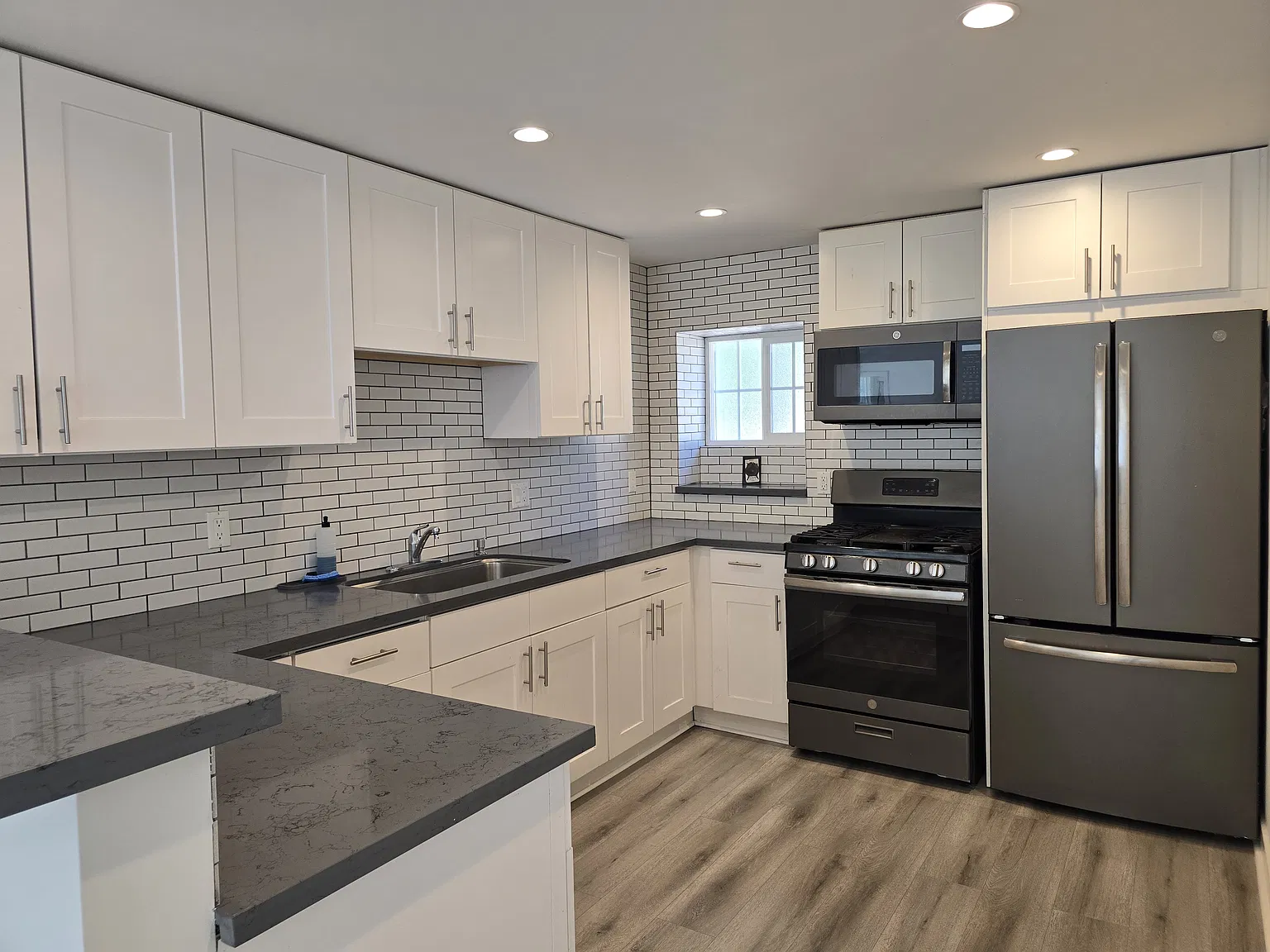202 Bentley Cir — Photo 4