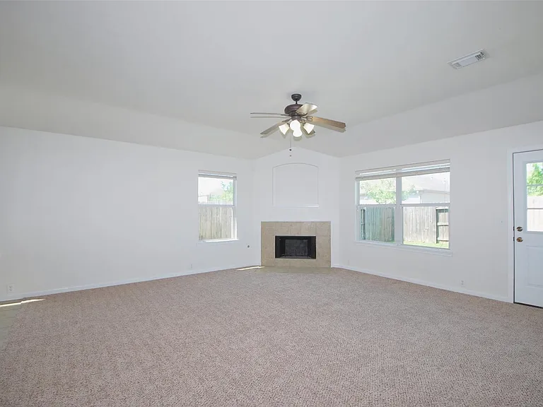 2826 Foster Hill Dr — Photo 9