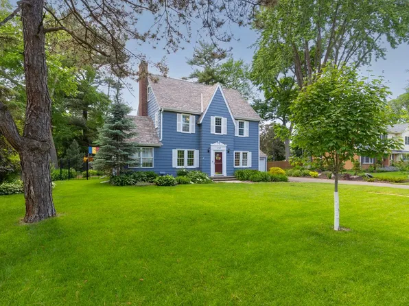 220 Holly Rd, Hopkins, MN 55343