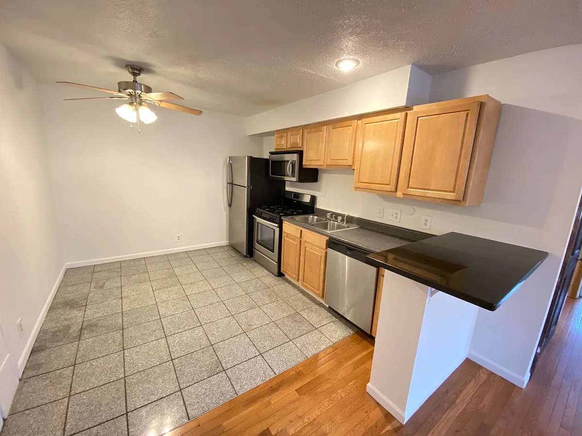 Building Photo - E 15th Ave 325 TPP
