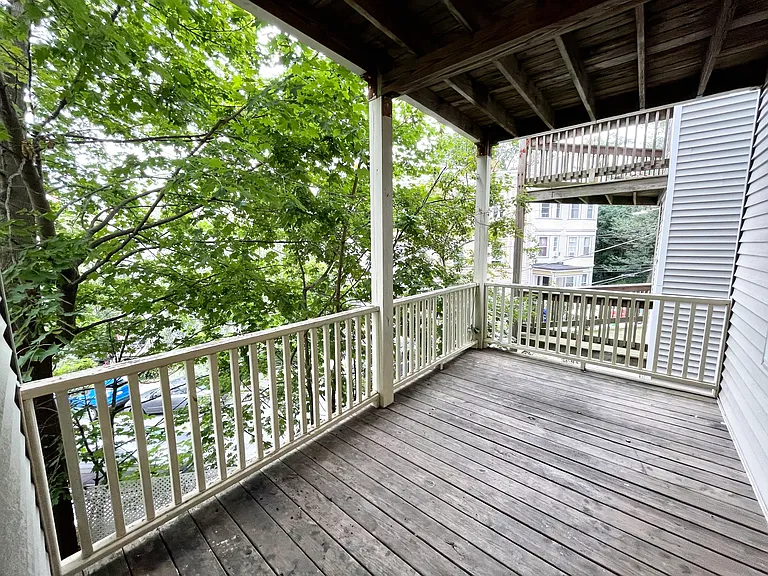 7 Iroquois St #4L — Photo 8