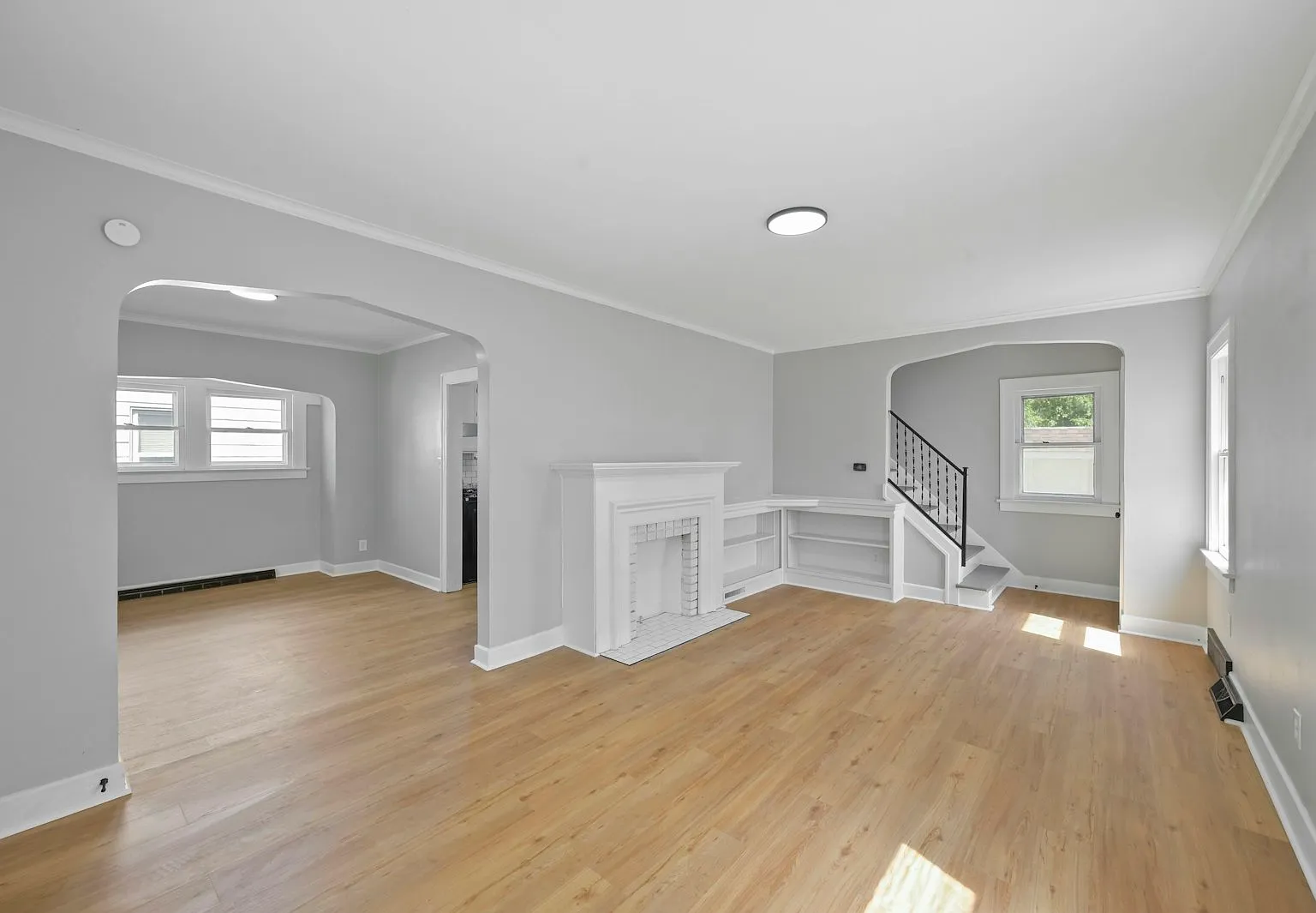 4636 Commonwealth Avenue — Photo 2