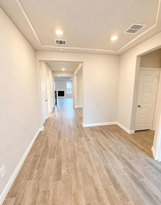 3 bed, 3.0 bath, 2707 sqft, $2,600 — Photo 2