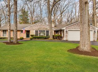 1074 S Green Bay Rd, Lake Forest, IL 60045