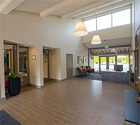 Parklane Apartments — Photo 19