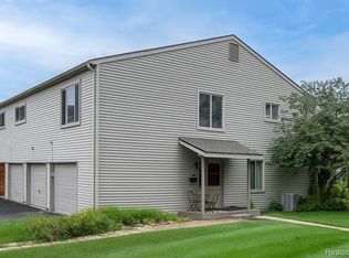 12260 Woodside Dr, Grand Blanc, MI