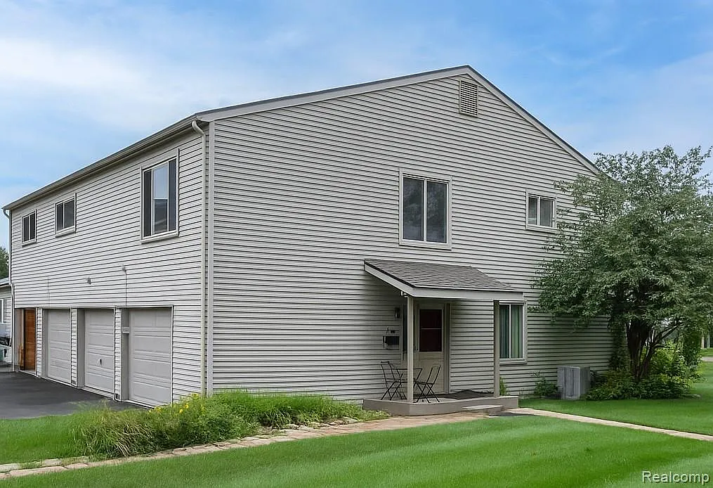 12260 Woodside Dr photo 1
