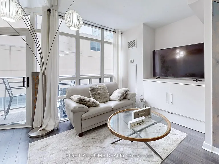 255 Richmond St E #401 — Photo 9