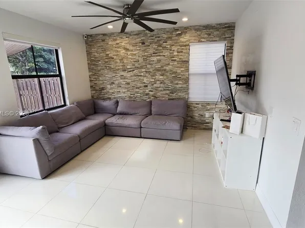 10032 NW 87th Ter, Doral, FL 33178