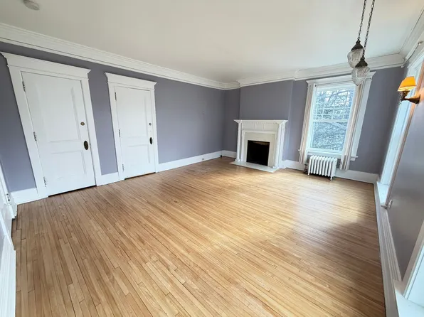 2307 E Superior St APT 2, Duluth, MN 55812