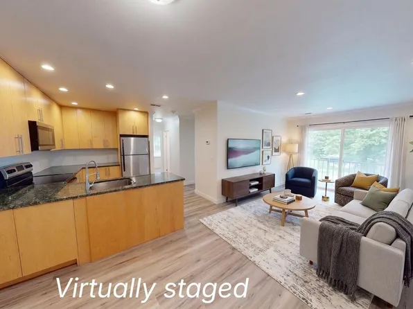 18328 Streamside Dr APT 304, Gaithersburg, MD 20879