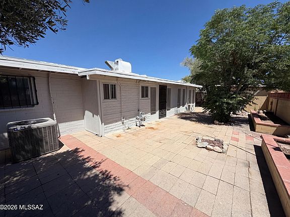 5th image of 1133 W Edgewater Dr
