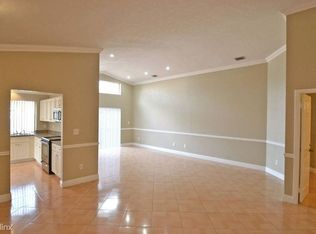 6154 NW 183rd Ln, Hialeah, FL 33015