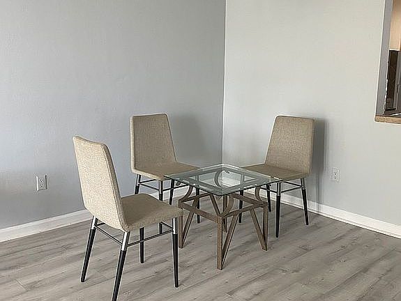 4th image of 18900 NE 14th Ave APT 204