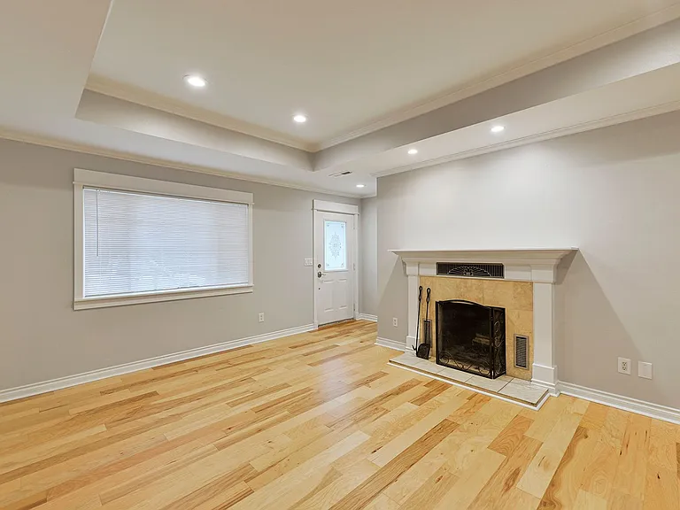 8431 S 117th St — Photo 2