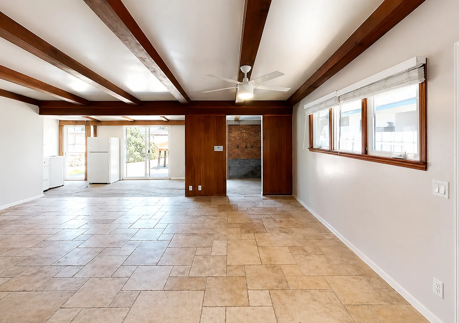 Jacuzzi!! Massive 5 Bed 3 Bath Home On 63rd — Photo 2