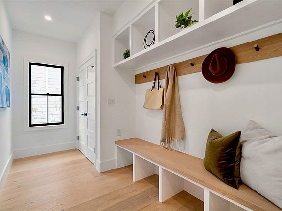 4th image of 71 Cloverdale Rd #1