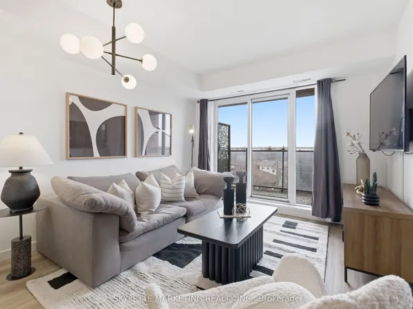801 Sheppard Ave #701, Toronto, ON M3H 0A8