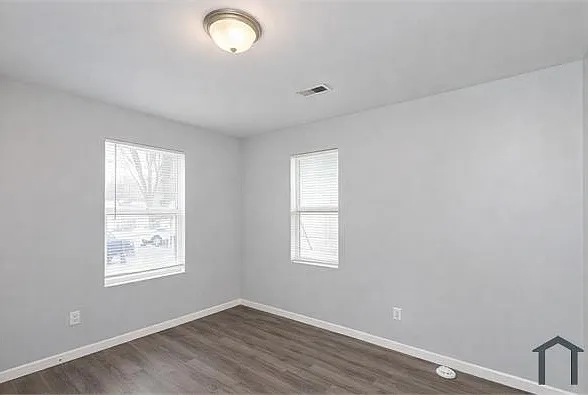 2133 White Ave — Photo 9