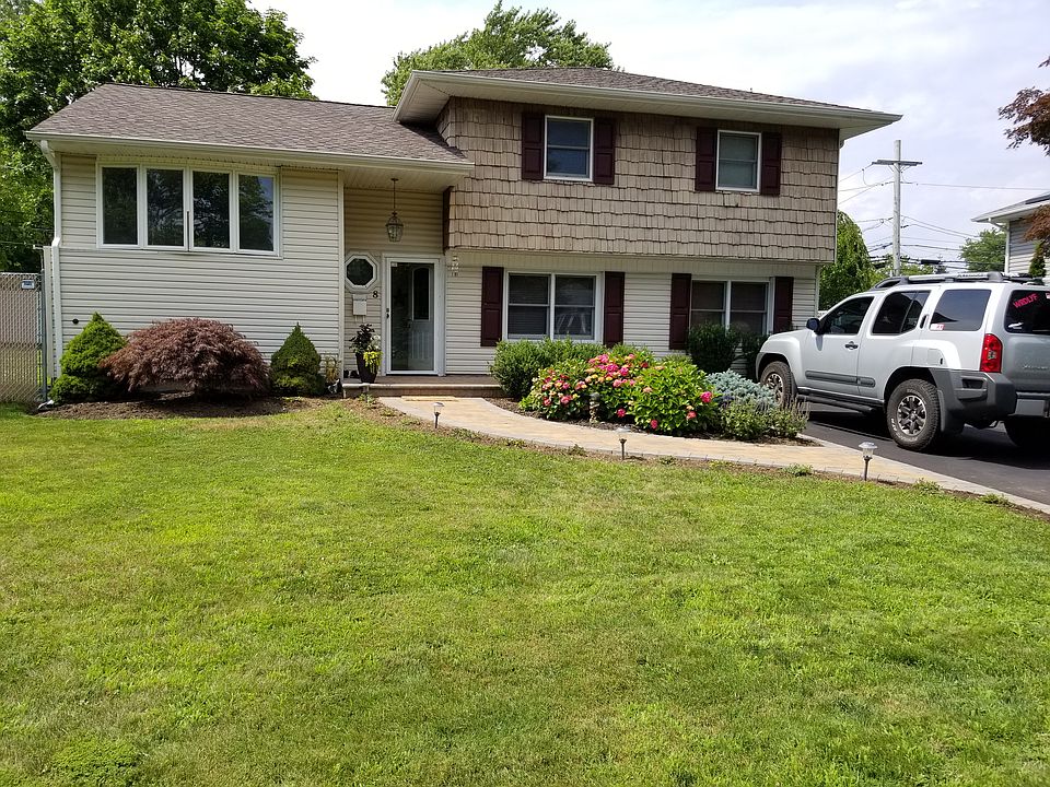 1st image of 8 Simmons Dr