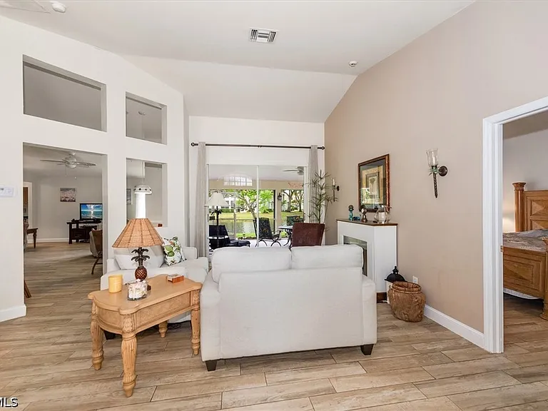 9241 Bramble Ct — Photo 9