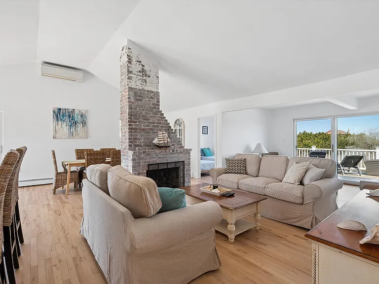 898 Dune Rd — Photo 6