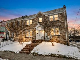 1211 Simms Place NE, 4
