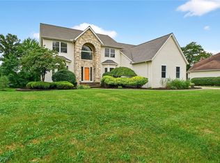 29470 W Woodall Dr, Solon, OH 44139