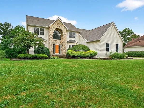 29470 W Woodall Dr, Solon, OH 44139