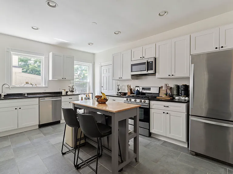 39 Mellen St #A — Photo 4